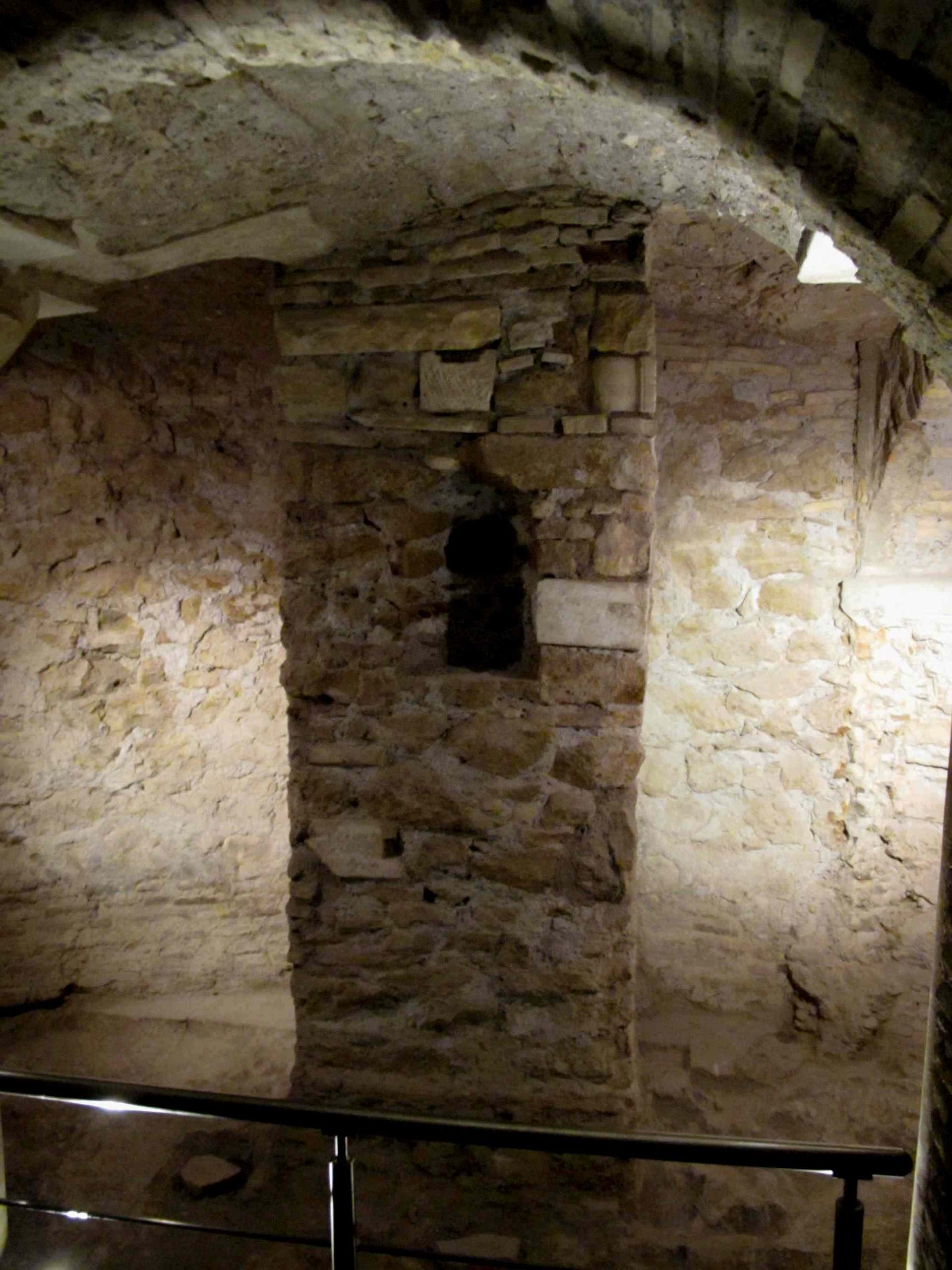 old temple of Esculapio. Rome 9.jpg